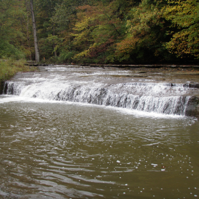 A photo of small cataract falls on Eighteen mile creek.