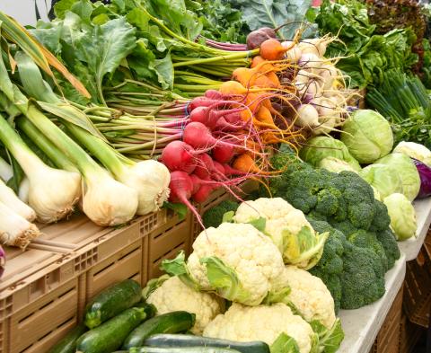 Picture of various produce at a farmers market.